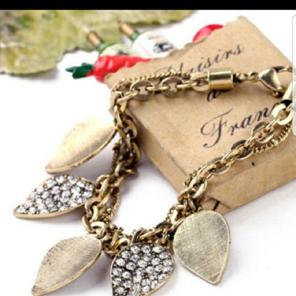 Trendy Jewels Jewelry - Gold Leaves Bracelet!